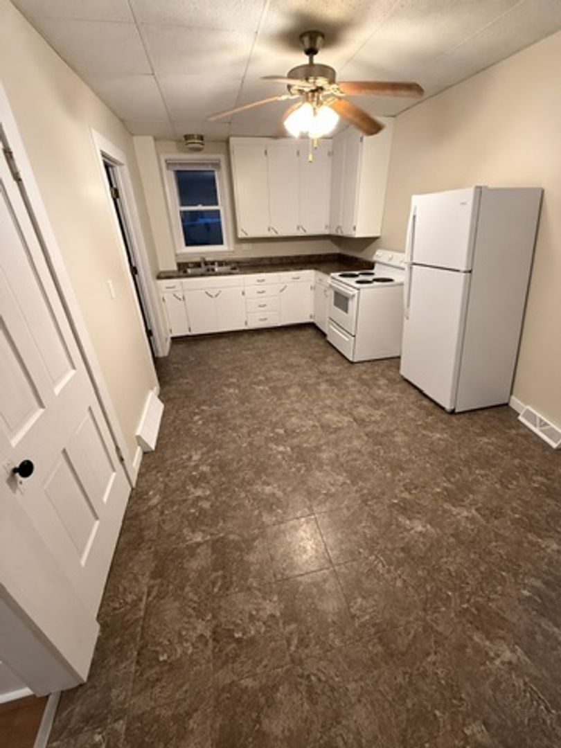 West Union Apartment: 106 Cherry St