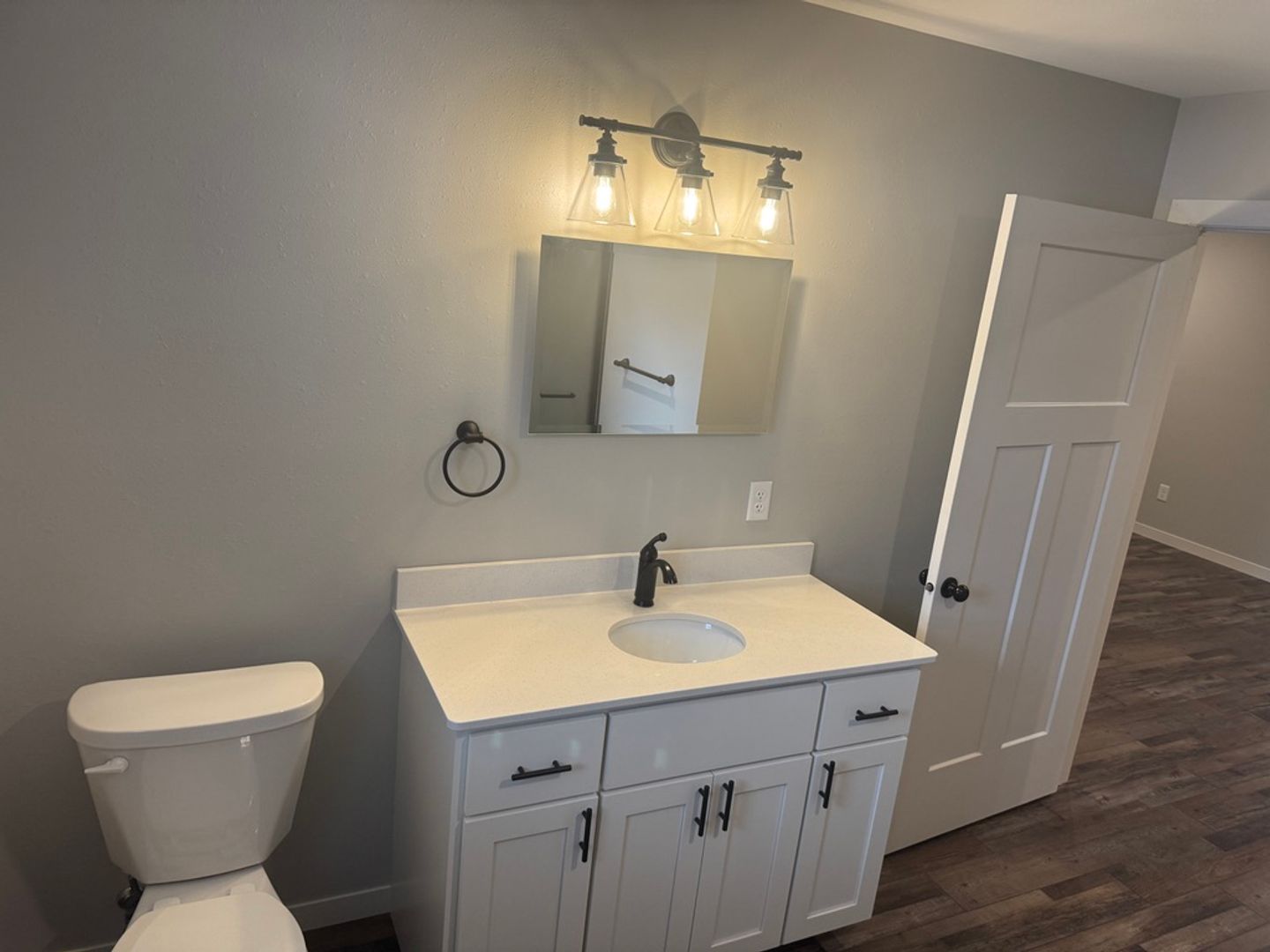 Decorah Apartment: 105 St. Lawerence St.