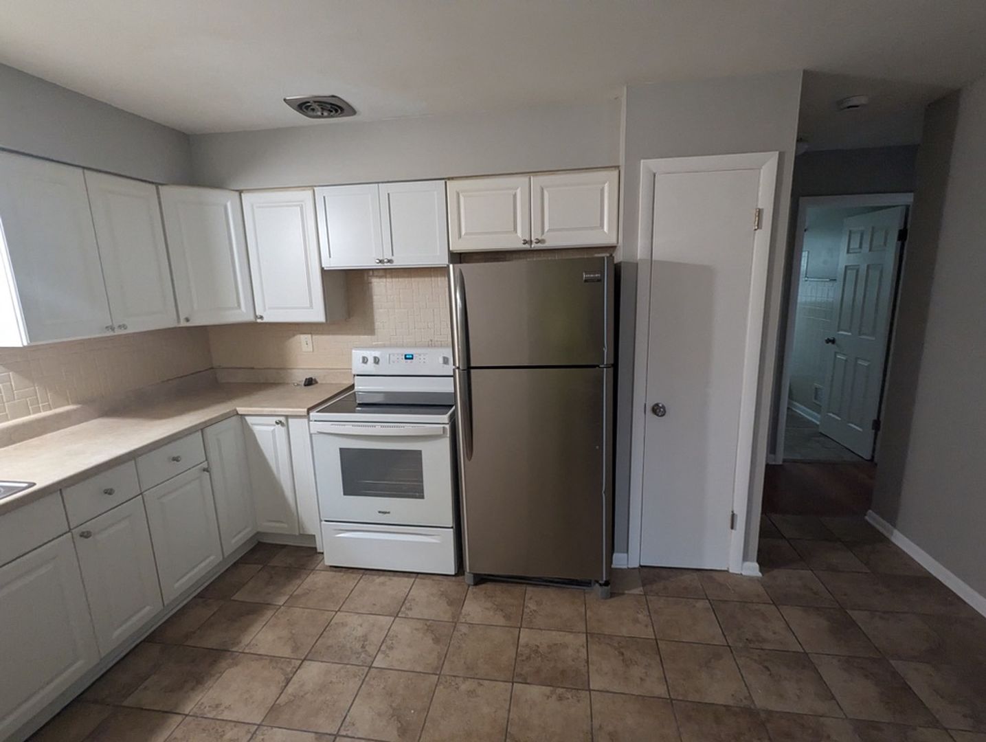 Milwaukee Apartment: 8039-8041 W Beckett Ave