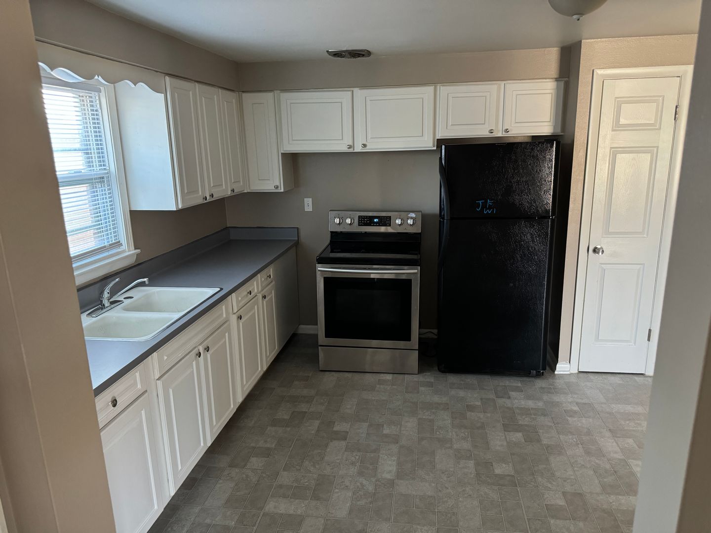 Milwaukee Apartment: 8039-8041 W Beckett Ave