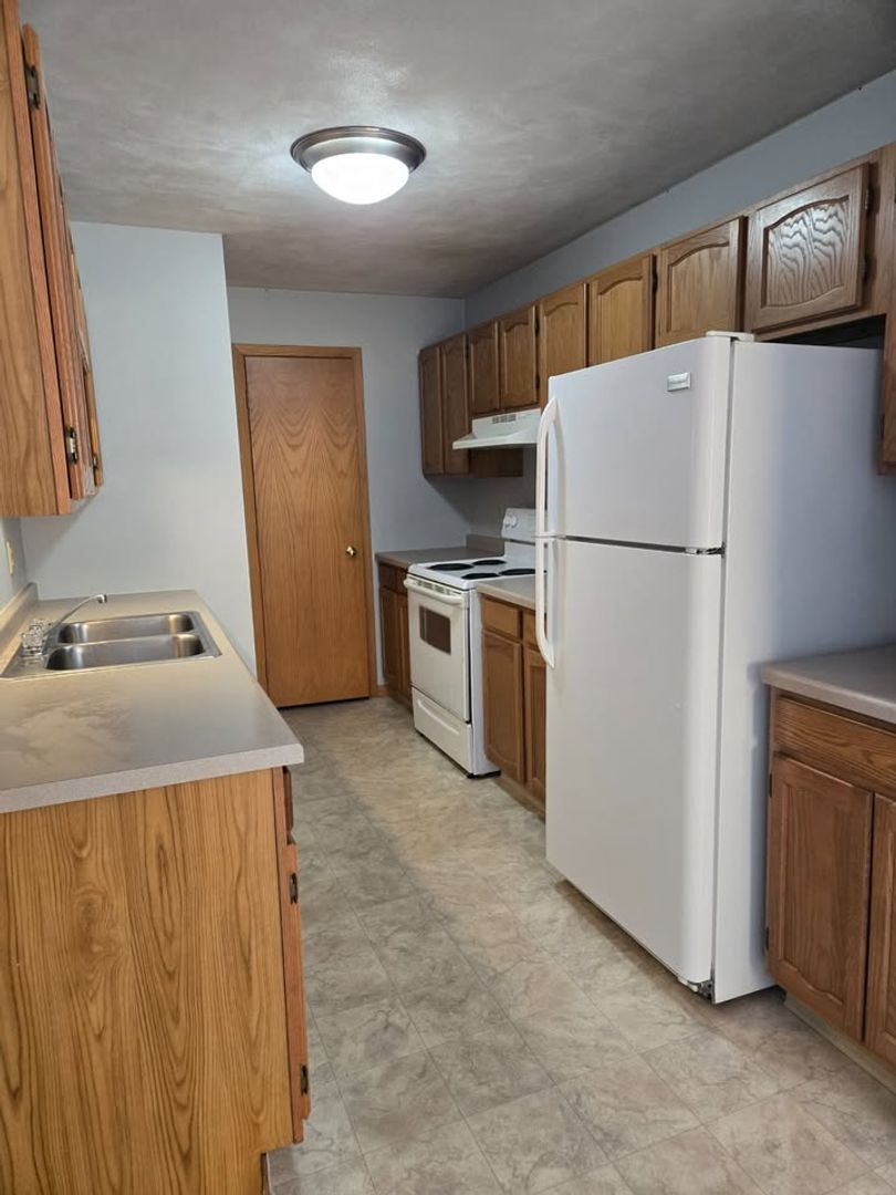 Decorah Apartment: 1101 Division Street