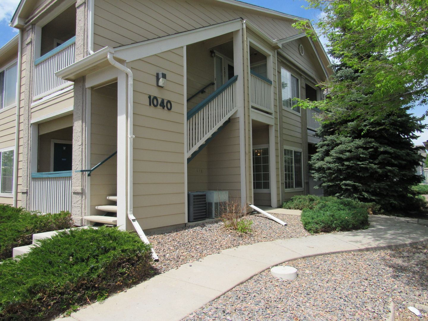 Broomfield House: 1040 Opal St #101