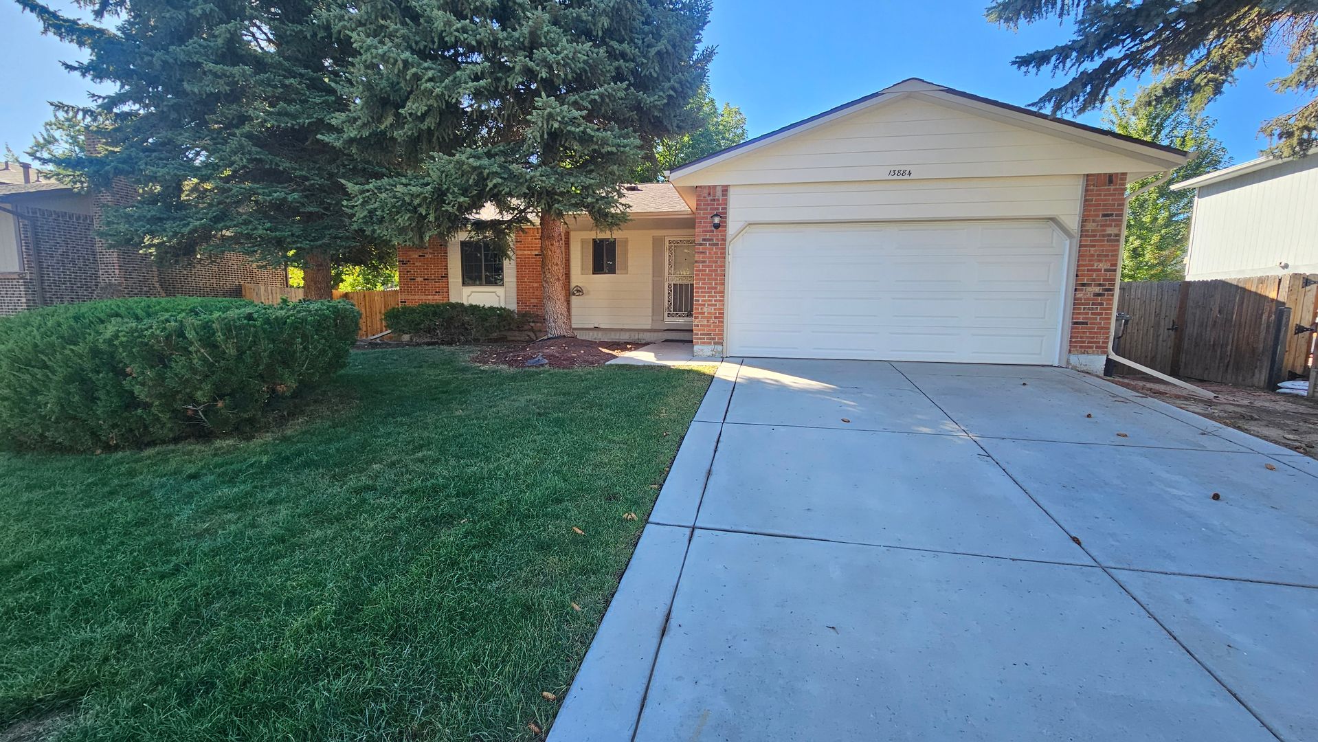 Arvada House: 13884 W 68th Drive