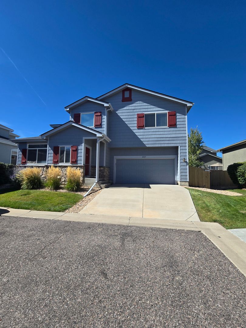 Thornton House: 2225 W 101st Cir