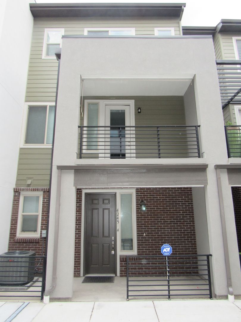 Denver House: 4245 E Iliff Ave #4