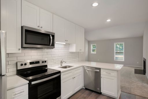Fantastic Renovation In SW Raleigh Near Crossroads! Pet Friendly! – photo 1