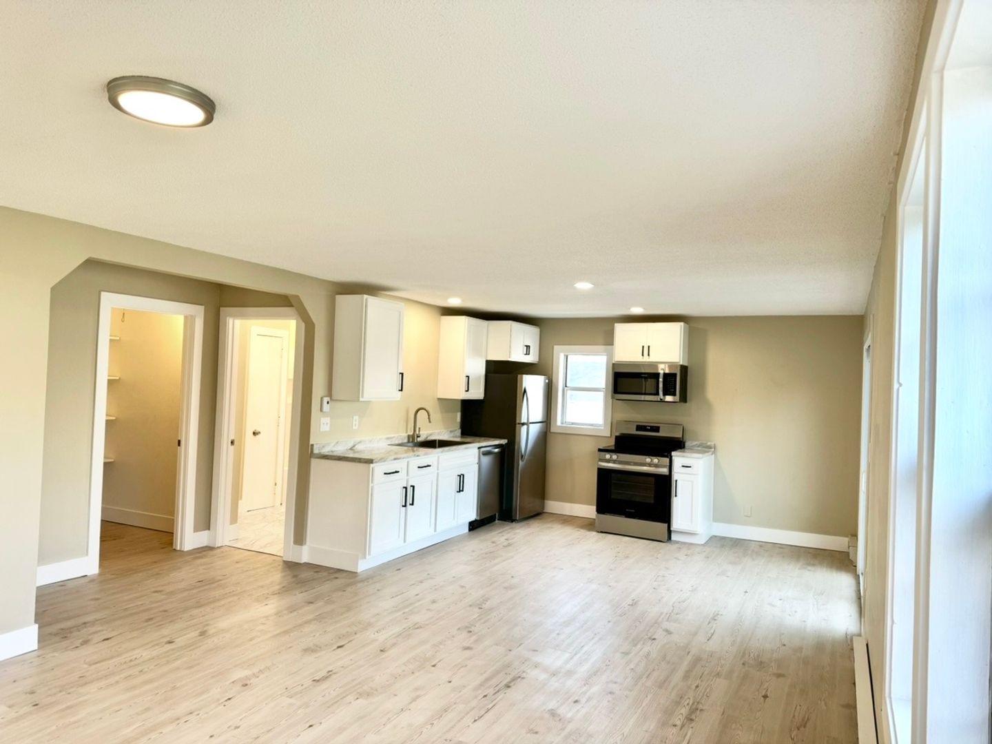 Jamestown Apartment: 21 Camp St.