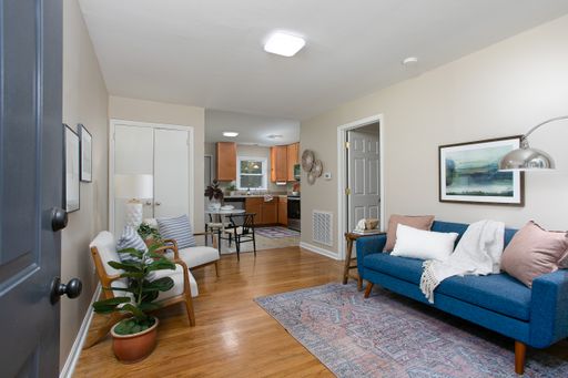 Spacious 1 Bedroom Duplex close to UNC Campus - Updated, Pet Friendly, Private Wooded Lot! – photo 1