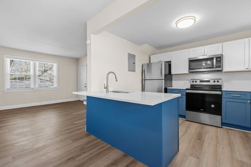 Spacious 1 Bedroom Duplex in Trinity Park, blocks from Duke! - Renovated & Pet Friendly – photo 1