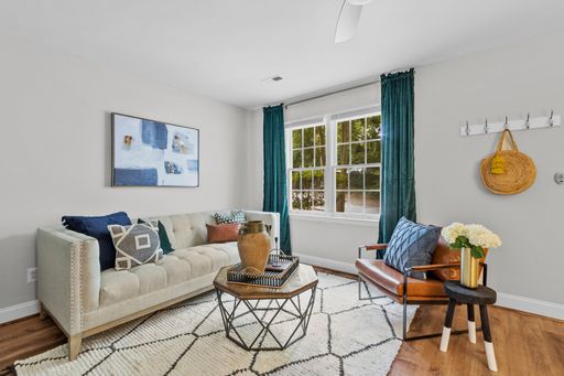 Spacious 1 Bed, 1 Bath apartment near Duke Campus and Hospital - Renovated & Pet Friendly! – photo 1