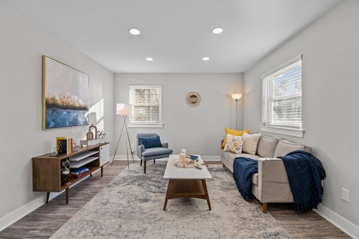 Updated 2BR just minutes from Downtown Durham! Quartz countertops, stainless appliances, LVP flooring, pet friendly! – photo 1