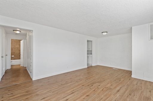 Comfortable 1-Bedroom Home with Parking, Laundry & Outdoor Space – photo 1