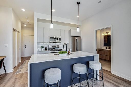 Luxury 1-Bedroom Apartment in New Building – photo 1