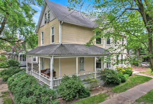8 Bedroom Northwestern House – photo 1