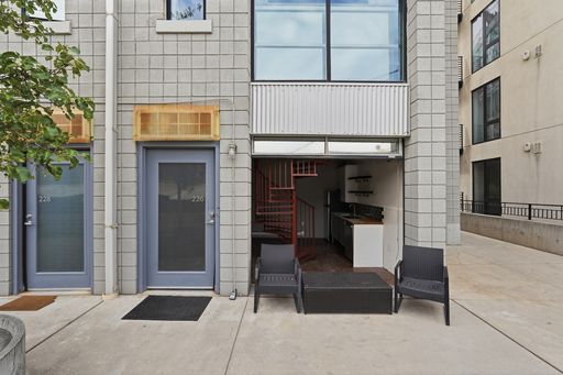 Modern Pet-Friendly 1-Bedroom Condo in Prime Salt Lake City Location with In-Unit Washer/Dryer & Stainless Steel Appliances – photo 1