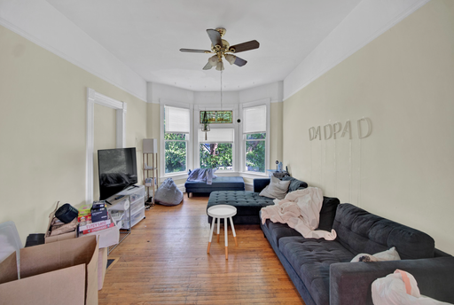 8 Bedroom Northwestern House – photo 1