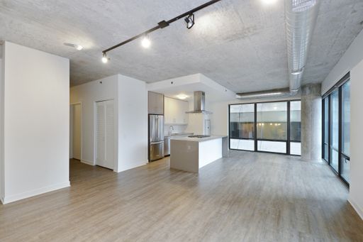 Expansive Fifth-Floor 2BR/2BA — 1,410 SF in Streeterville – photo 1