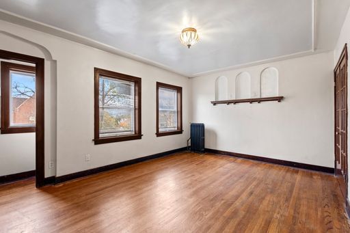 1 Bed in Historic Upton Apartments – Ogden