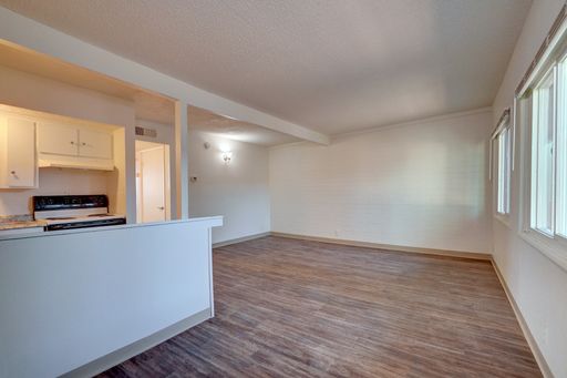 2 Bedroom 1 Bathroom Apartment – photo 1