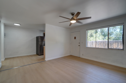 Upstairs 2-Bedroom Apartment with Central AC, Pet-Friendly Policy & In-Unit Laundry in Salt Lake City – photo 1