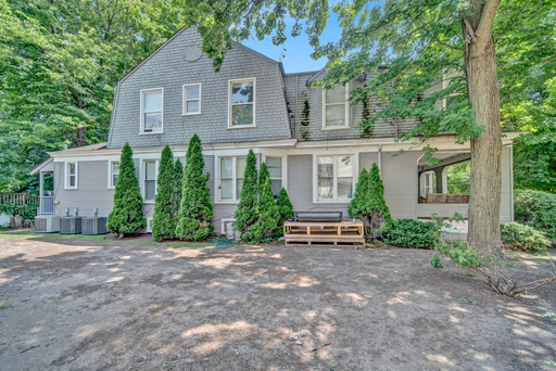 5 Bedroom Northwestern House – photo 1
