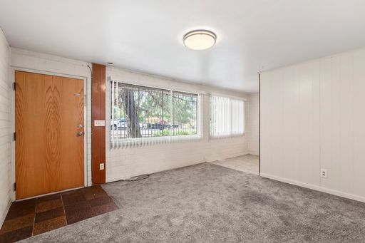 Pet-Friendly 1-Bedroom Apartment with Washer/Dryer Hookups, Off-Street Parking Near Park and Public Transit in Sandy, UT