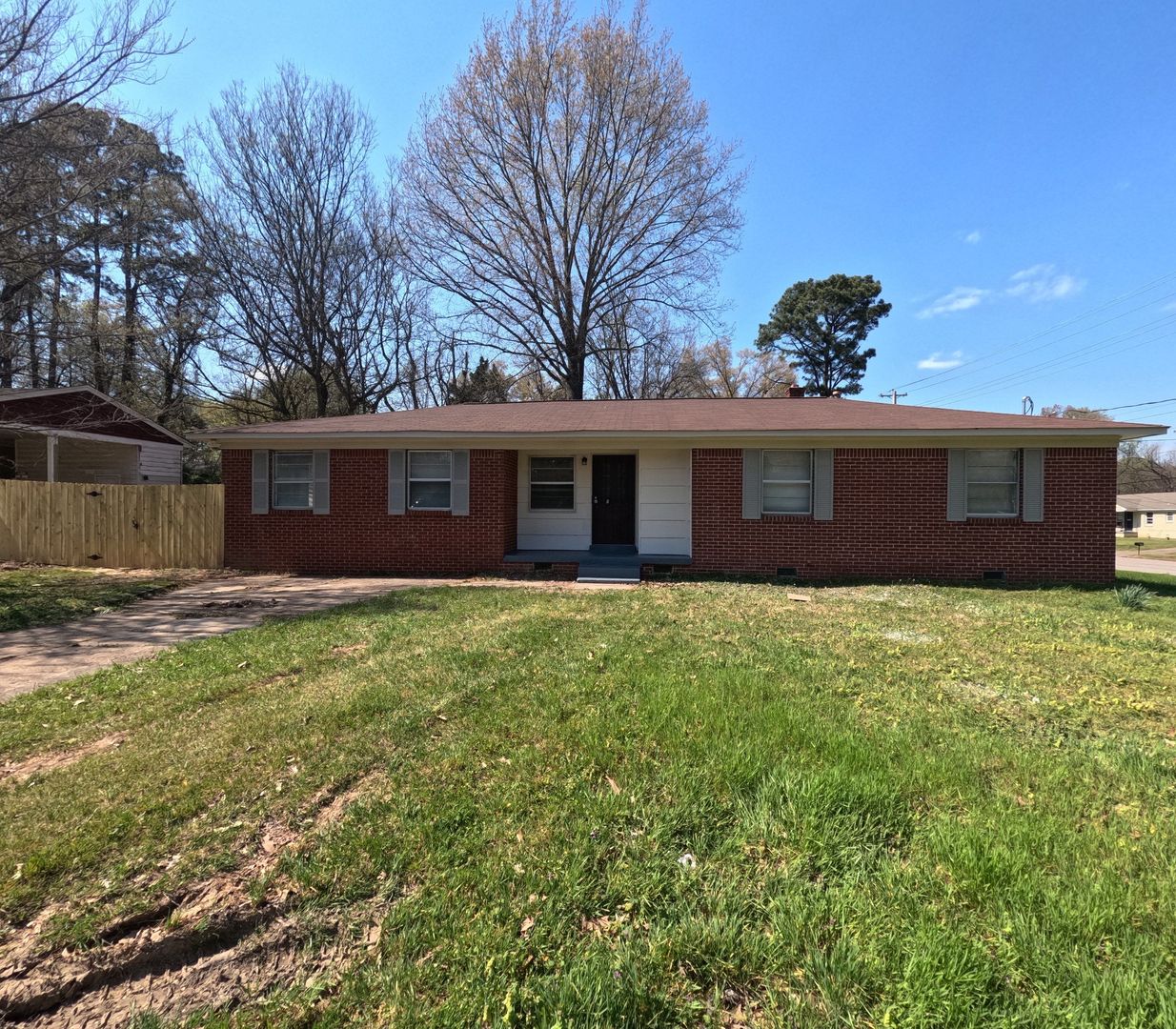 Memphis House: 4177 Coventry Dr