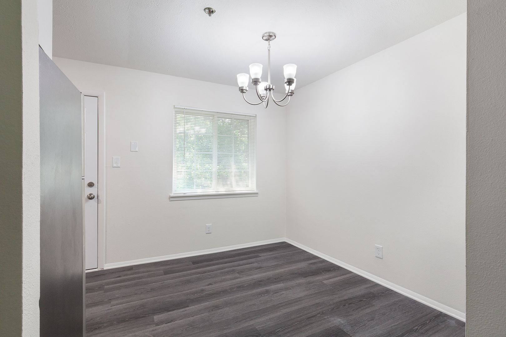 Beautiful, Fully Renovated 1bd/1ba Unit w/ Rear Deck in Ideal Smyrna Location! 5 of 12