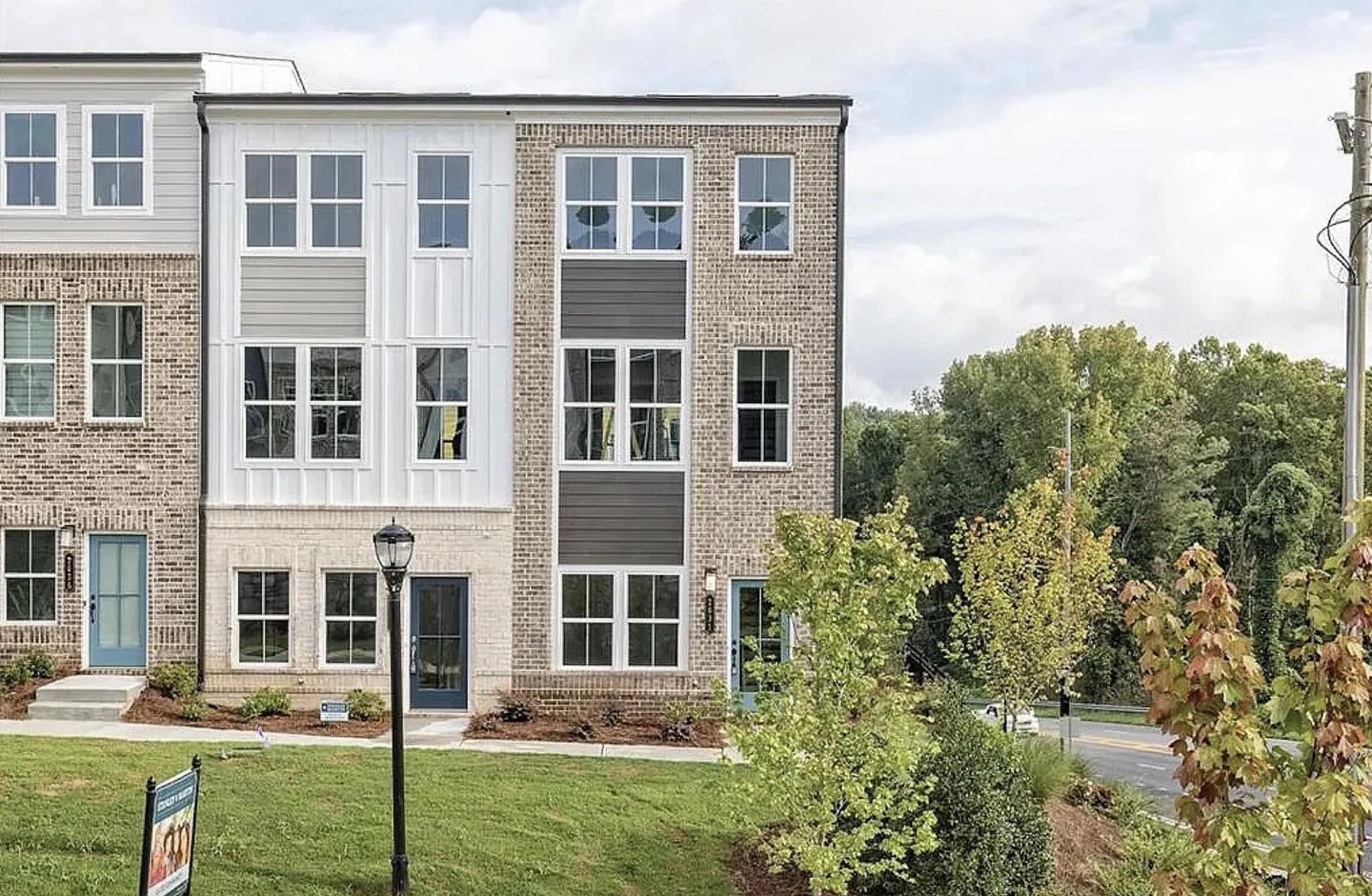 Atlanta House: 309 Skylar Terrace SE