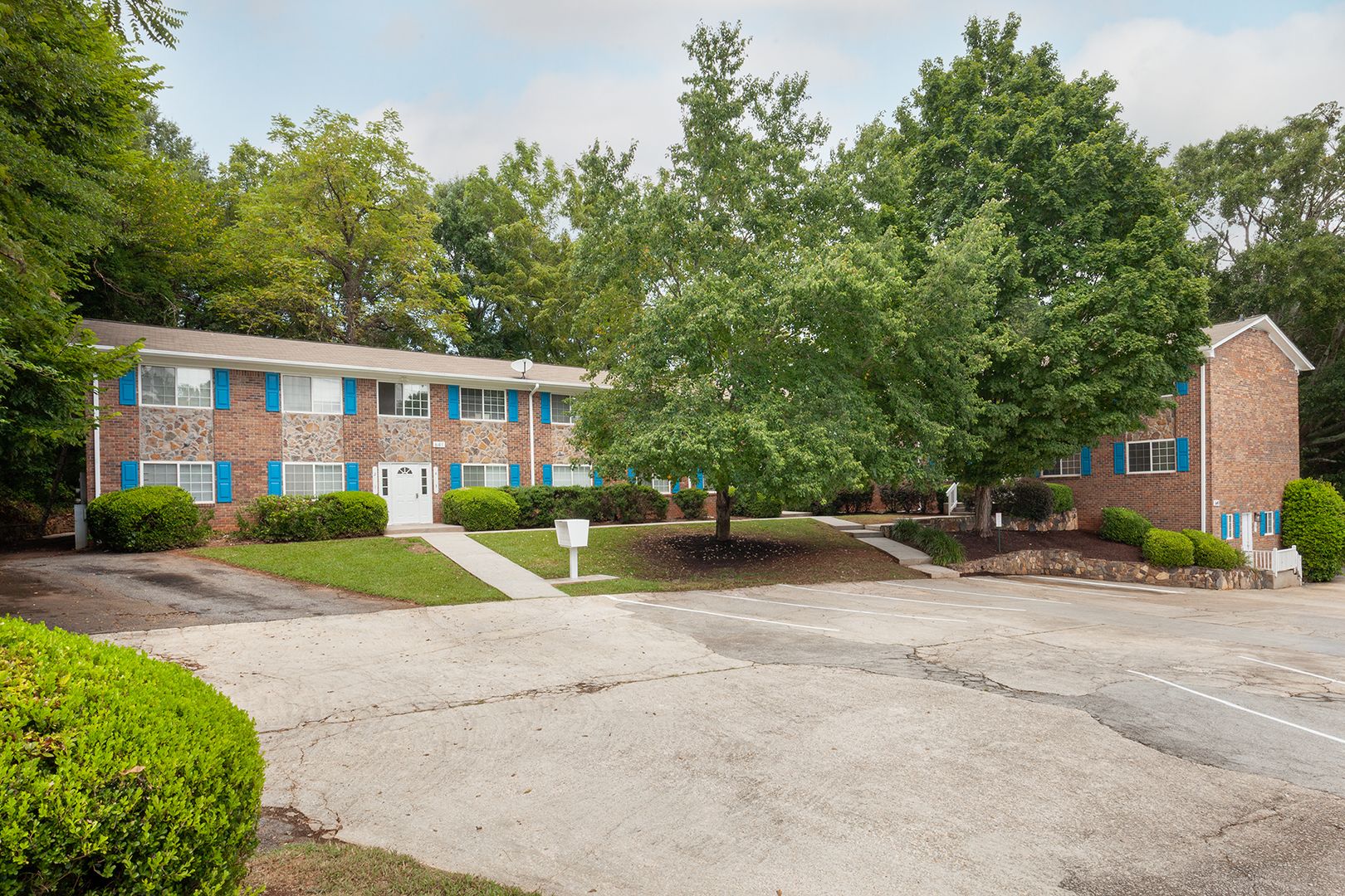 Beautiful, Fully Renovated 1bd/1ba Unit w/ Rear Deck in Ideal Smyrna Location! 2 of 12