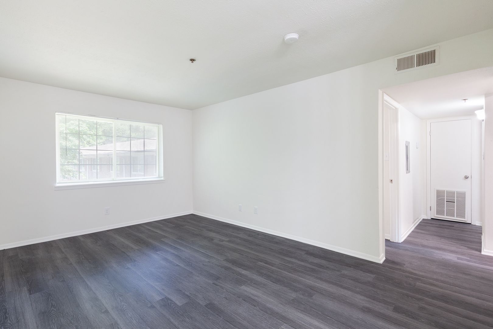 Beautiful, Fully Renovated 1bd/1ba Unit w/ Rear Deck in Ideal Smyrna Location! 9 of 12