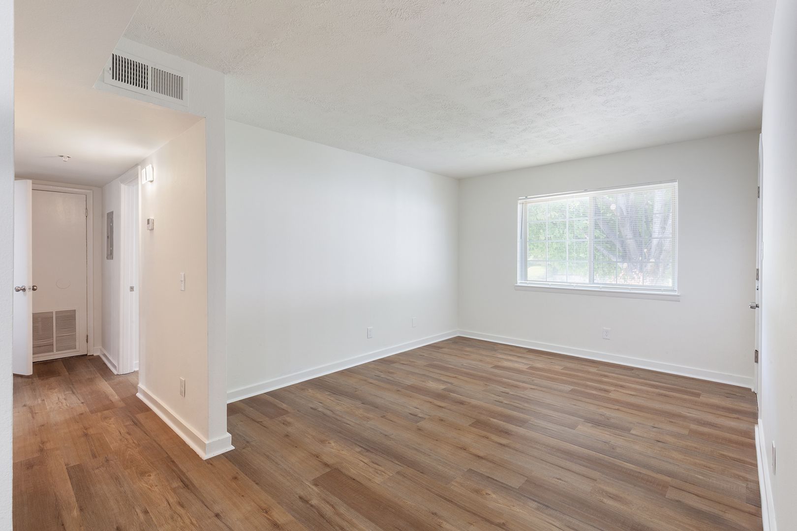 Beautiful, Fully Renovated 1bd/1ba Unit w/ Rear Deck in Ideal Smyrna Location! 5 of 12