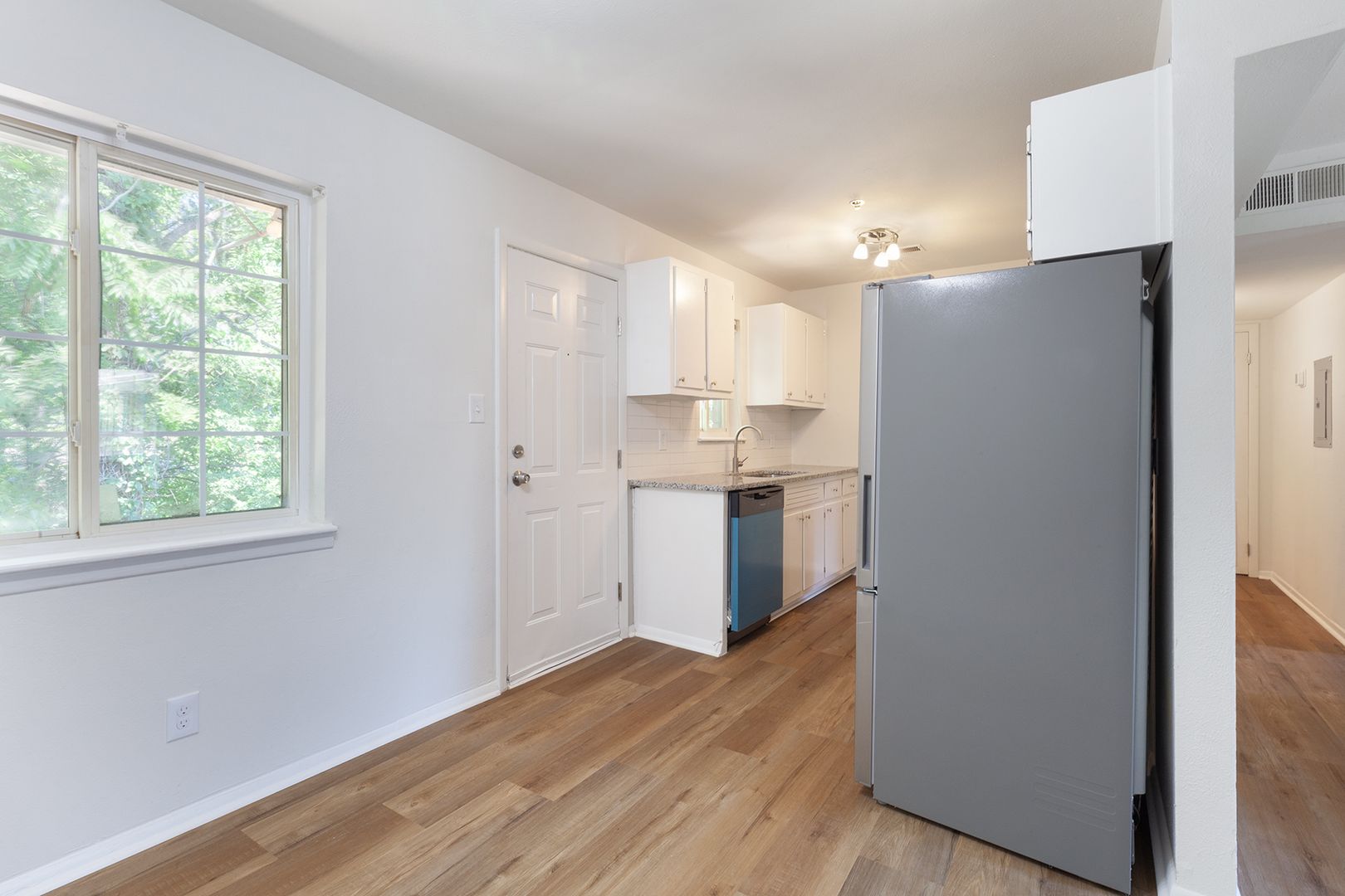Beautiful, Fully Renovated 1bd/1ba Unit w/ Rear Deck in Ideal Smyrna Location! 8 of 12