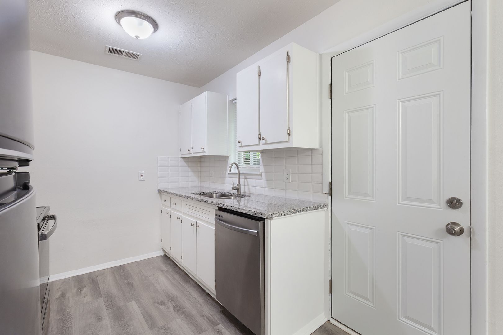 Beautiful, Fully Renovated 1bd/1ba Unit w/ Rear Deck in Ideal Smyrna Location! 5 of 12