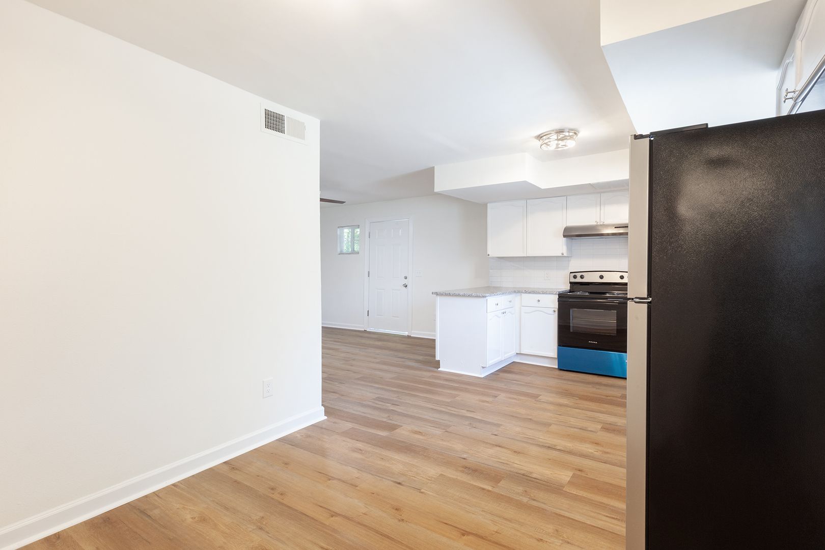Beautiful, Fully Renovated 1bd/1ba Unit w/ Rear Deck in Ideal Smyrna Location! 4 of 12