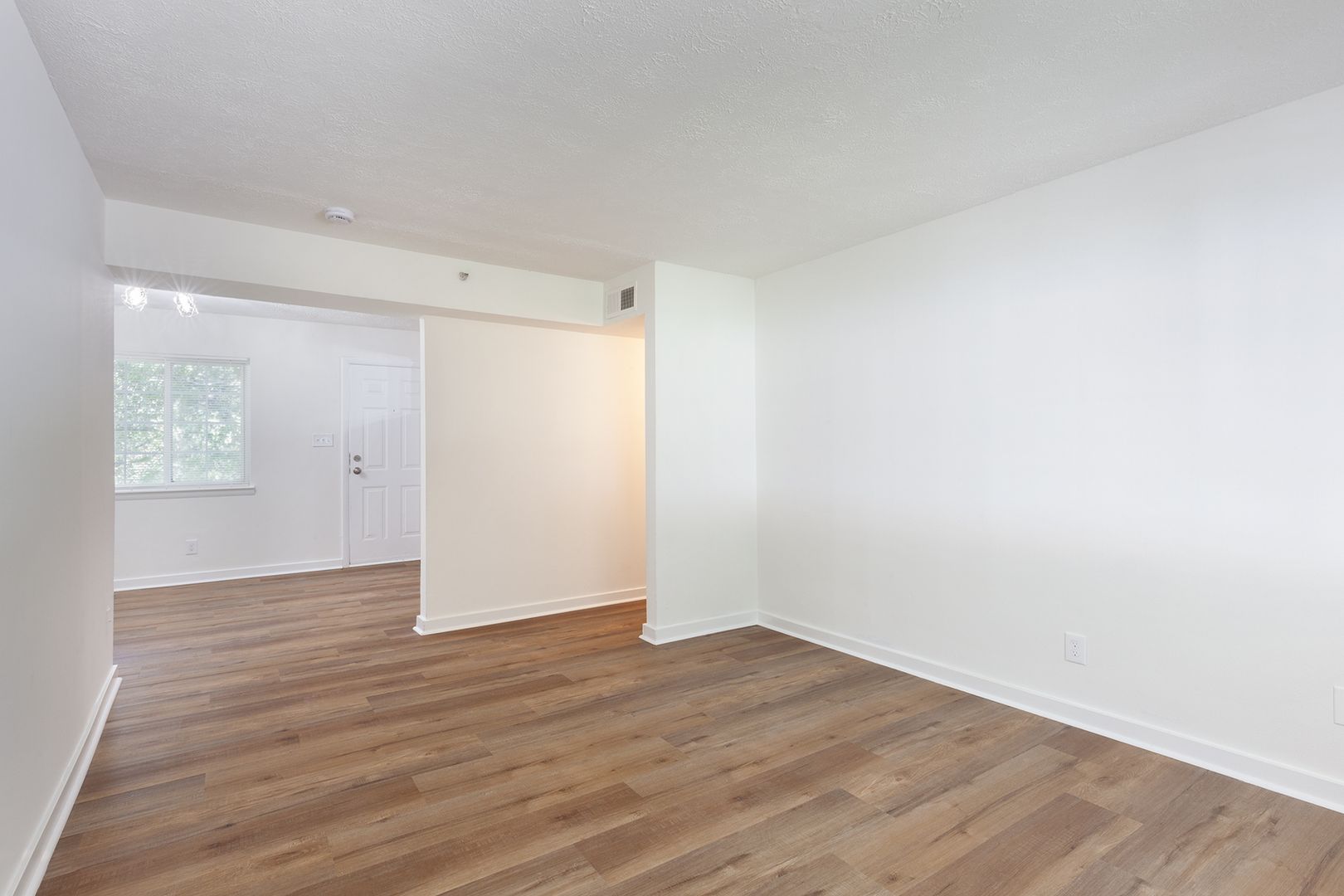 Beautiful, Fully Renovated 1bd/1ba Unit w/ Rear Deck in Ideal Smyrna Location! 3 of 12