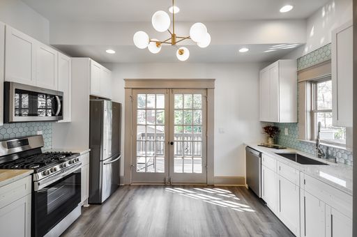 $400 Move In Special: Beautifully Updated Midtown Studio Apartment Walking Distance to Piedmont Park! – photo 1