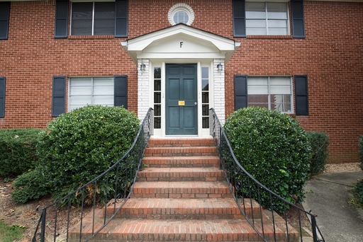 Spacious 2 Bedroom w/ Pool Less Than 1 Mile From Heart of Buckhead!! – photo 1