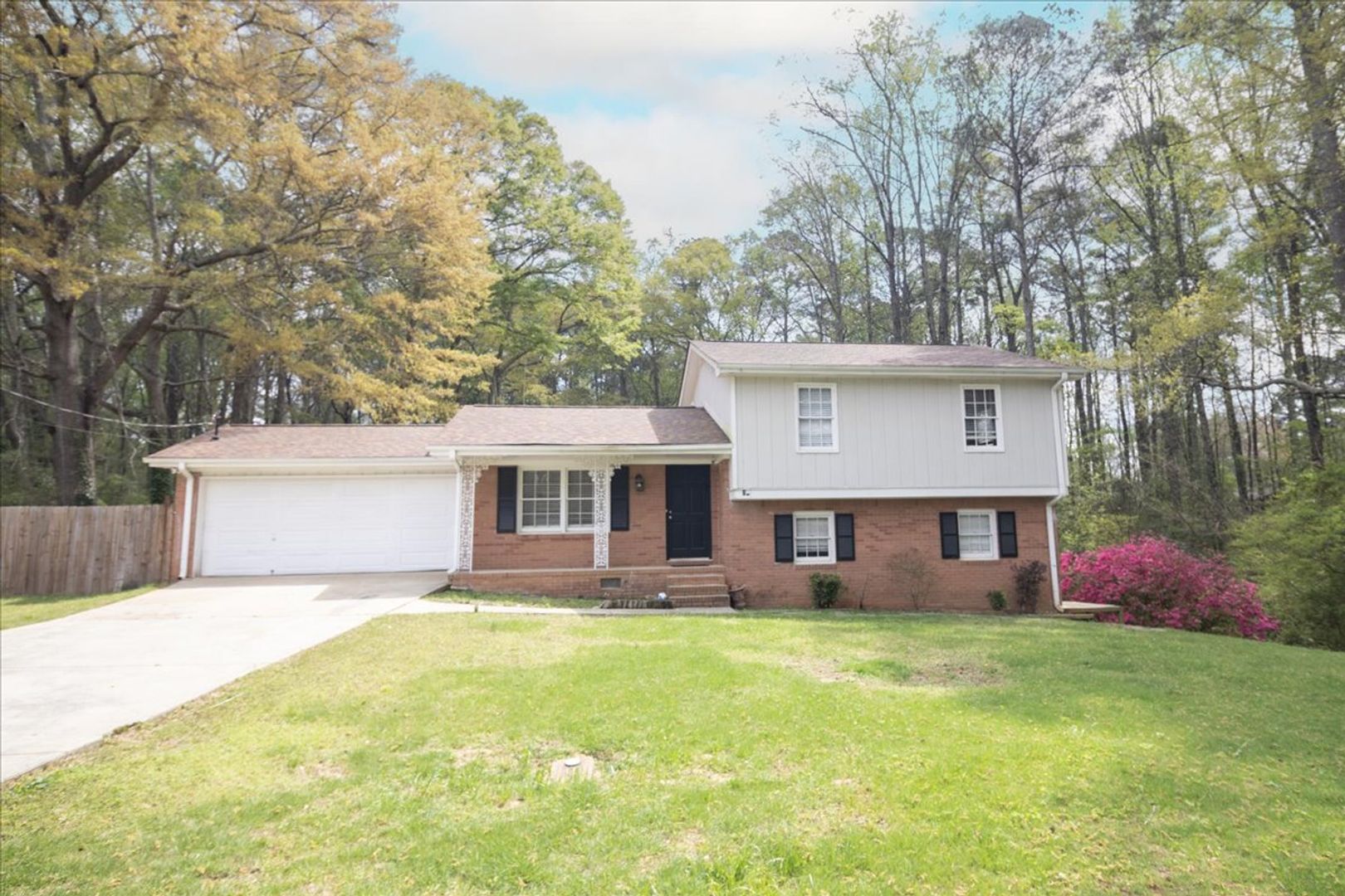 Conyers House: 4780 Bell Cir SE