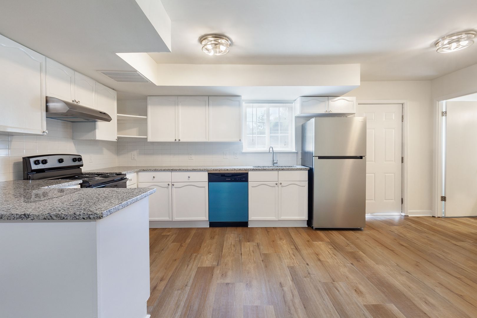 Beautiful, Fully Renovated 1bd/1ba Unit w/ Rear Deck in Ideal Smyrna Location! 2 of 12