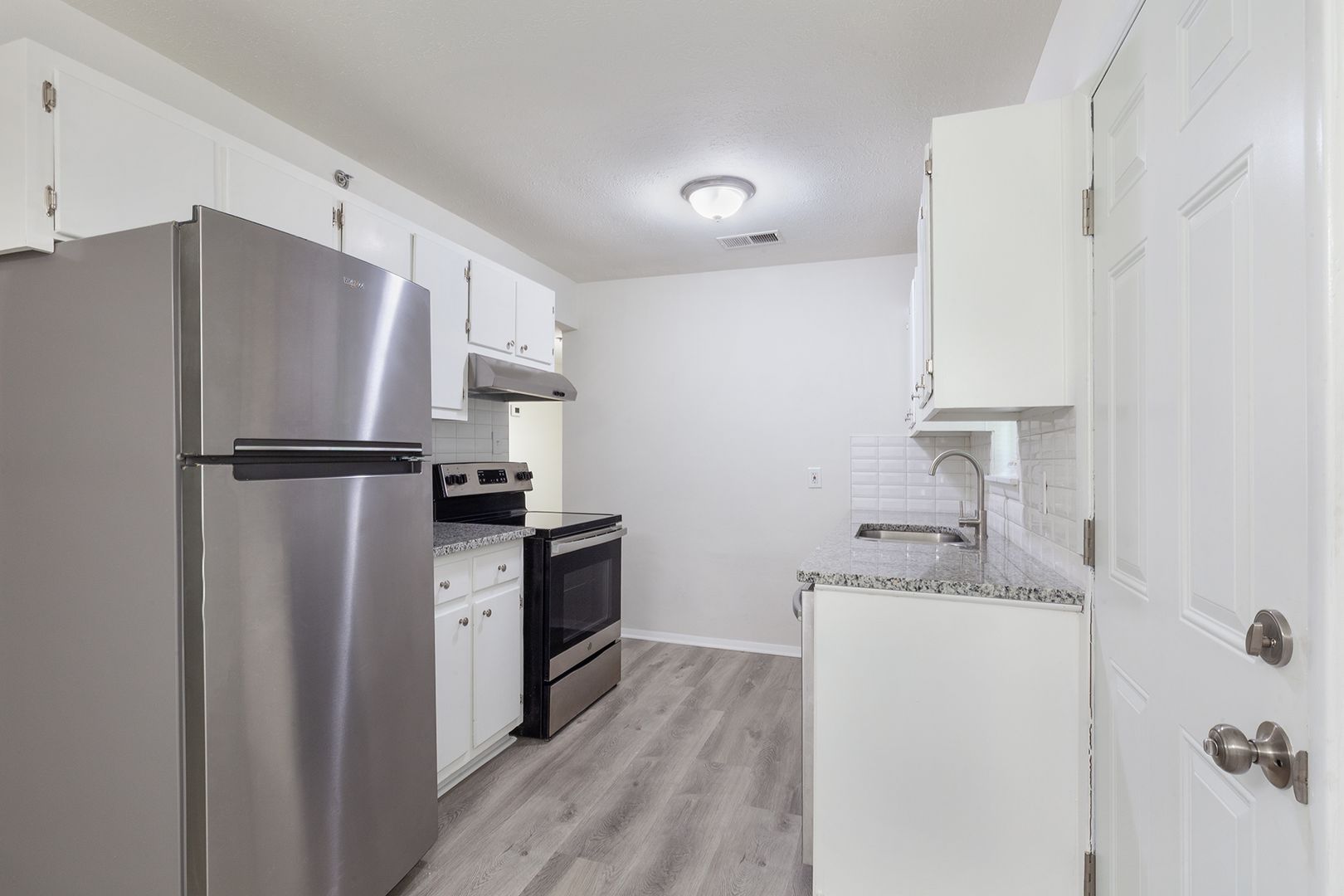 Beautiful, Fully Renovated 1bd/1ba Unit w/ Rear Deck in Ideal Smyrna Location! 3 of 12