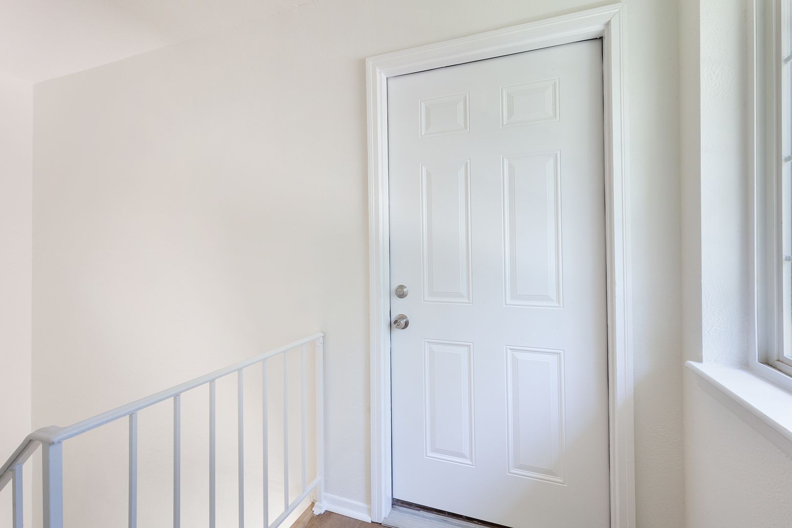 Beautiful, Fully Renovated 1bd/1ba Unit w/ Rear Deck in Ideal Smyrna Location! 3 of 12