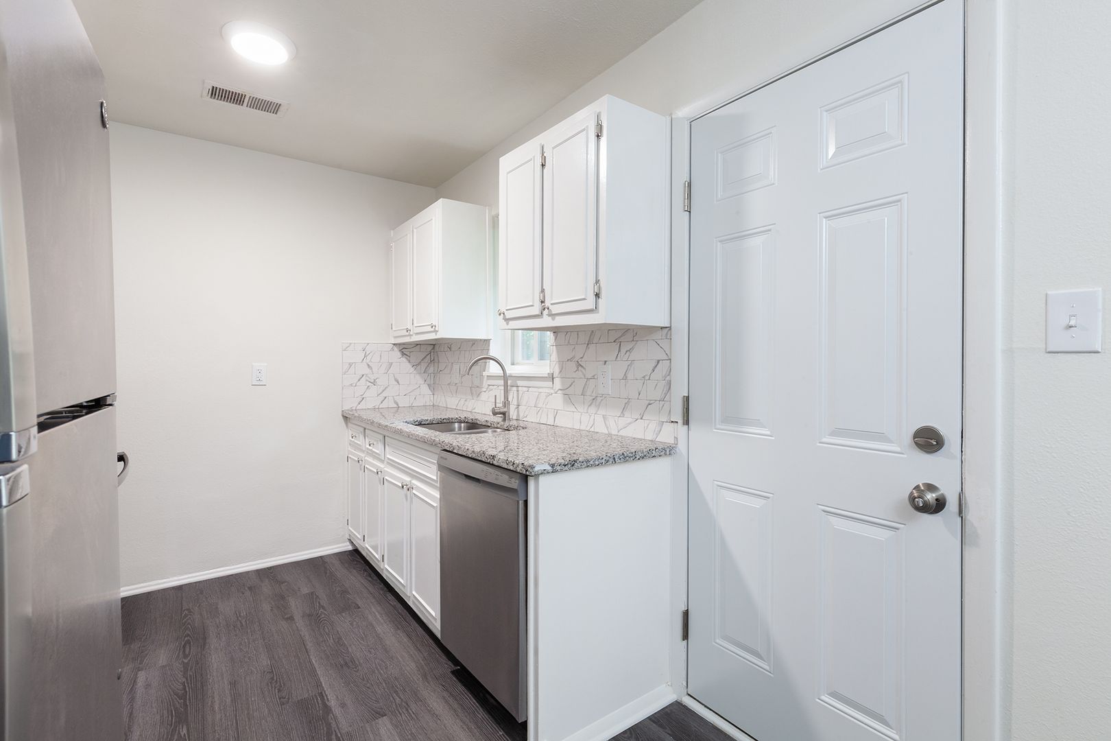 Beautiful, Fully Renovated 1bd/1ba Unit w/ Rear Deck in Ideal Smyrna Location! 7 of 12