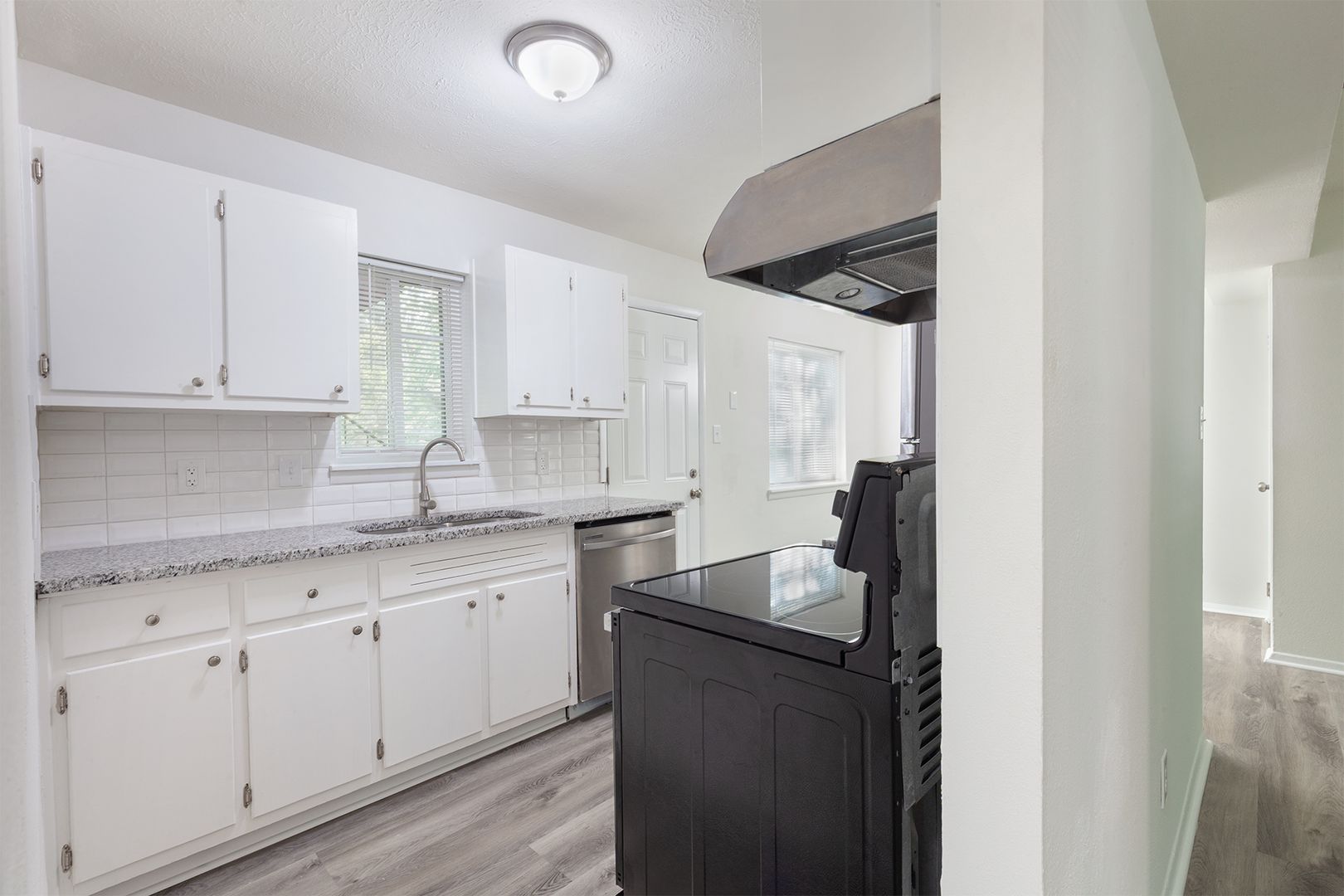 Beautiful, Fully Renovated 1bd/1ba Unit w/ Rear Deck in Ideal Smyrna Location! 6 of 12
