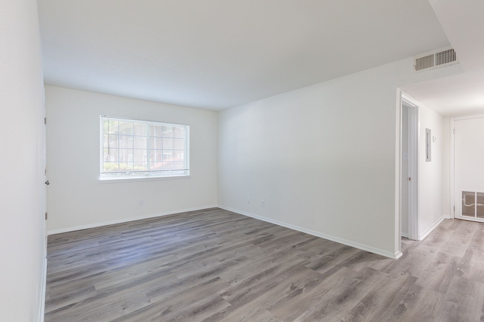 Beautiful, Fully Renovated 1bd/1ba Unit w/ Rear Deck in Ideal Smyrna Location! 9 of 12