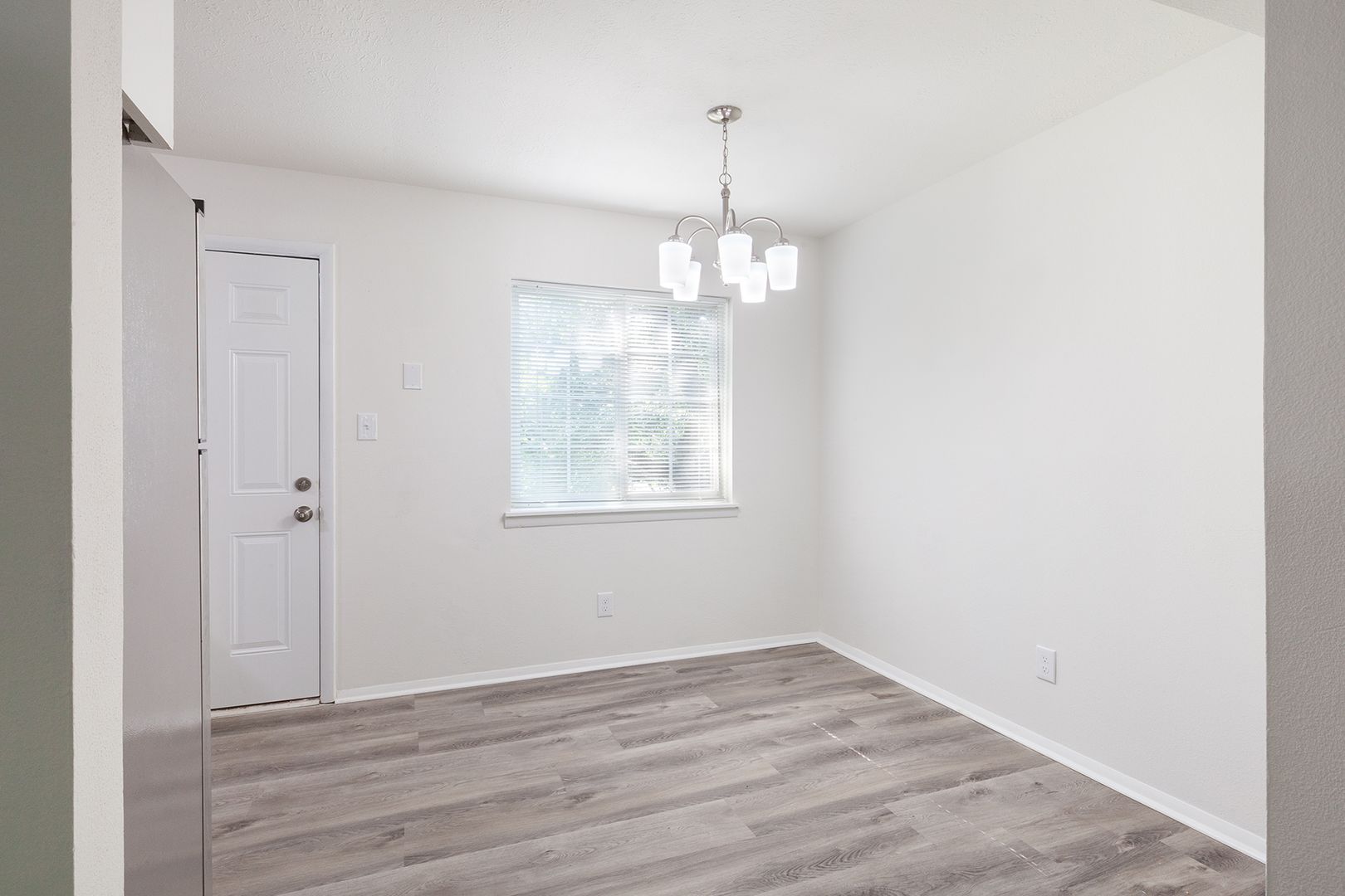 Beautiful, Fully Renovated 1bd/1ba Unit w/ Rear Deck in Ideal Smyrna Location! 4 of 12