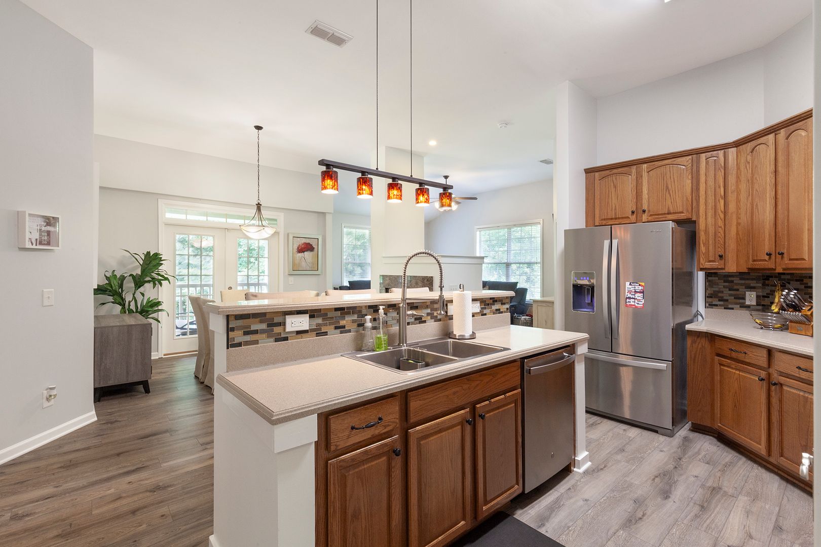 Gorgeous 3/2 Top Floor Condo w/ Private View and 11" Ceilings!