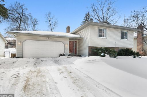 Spacious 5-Bedroom Family Home with Versatile Spaces | 7351 Berkshire Way, Maple Grove, MN – photo 1