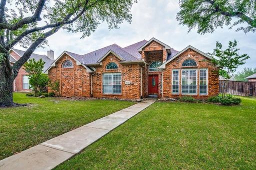 Spacious 4-Bedroom Family Home with Modern Amenities and HOA Perks in Mesquite, TX - Pet-Friendly and Close to Schools – photo 1