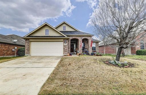 Charming 3-Bedroom Family Home in Aubrey, TX with Community Pool, Playgrounds, and Walking Trails!